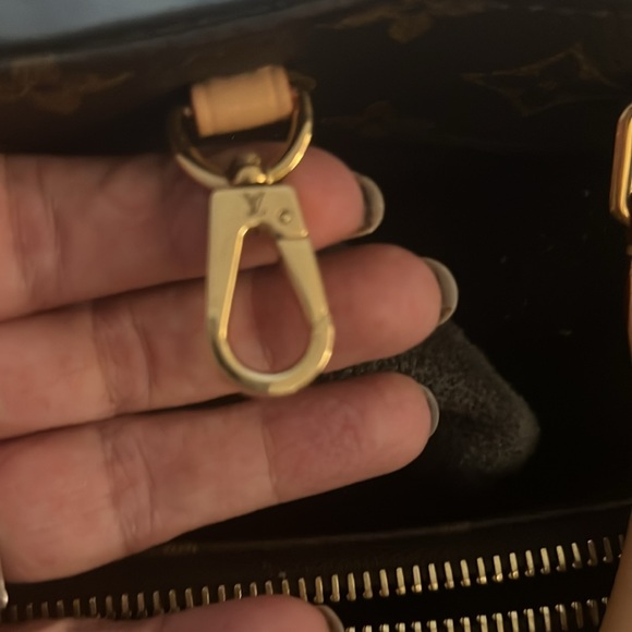 Louis Vuitton Montaigne MM PRE-owned excellent condition. Cross shoulder. Cute! - Picture 10 of 11